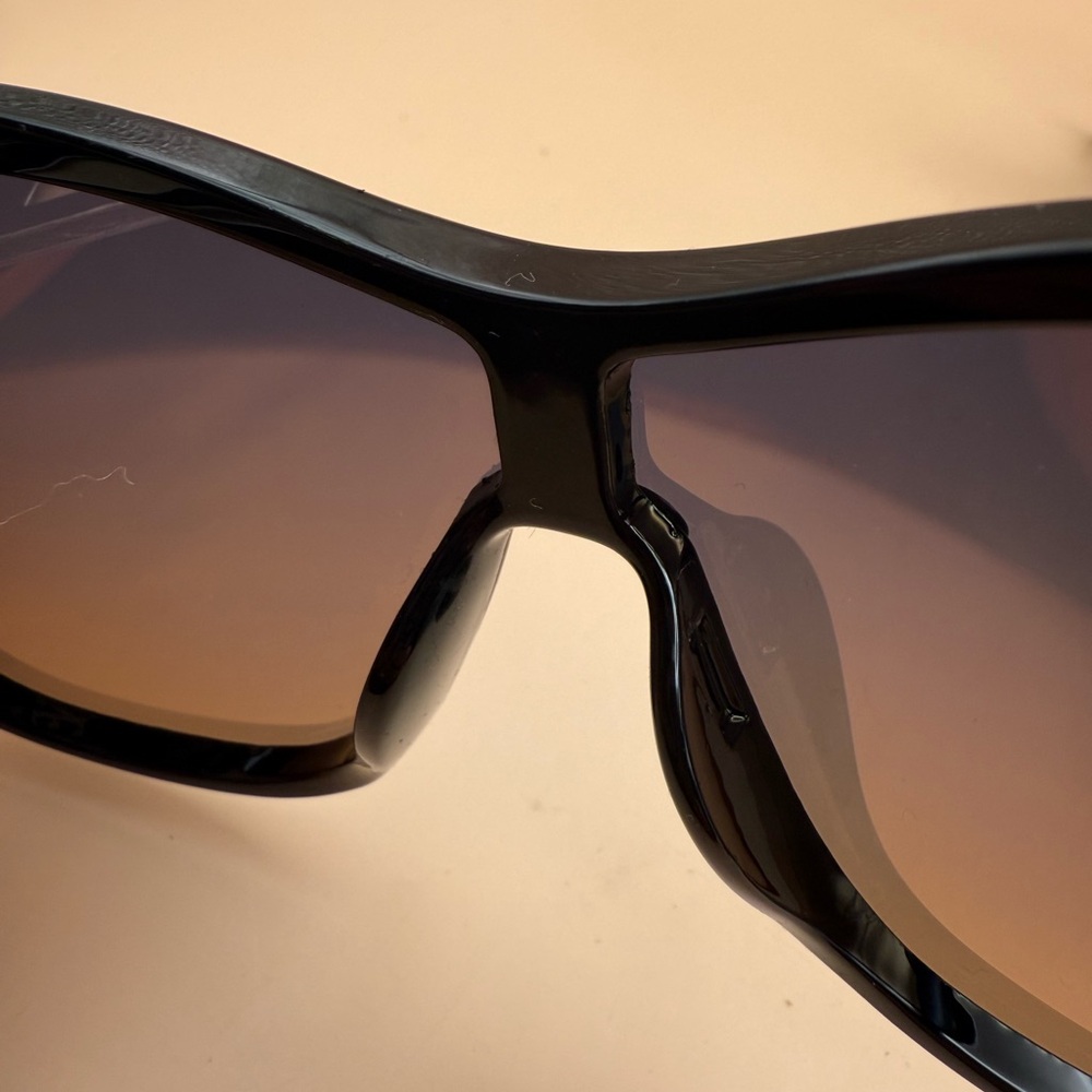 True Religion NWT-Black with Brown Women's Sunglasses - Picture 4 of 8